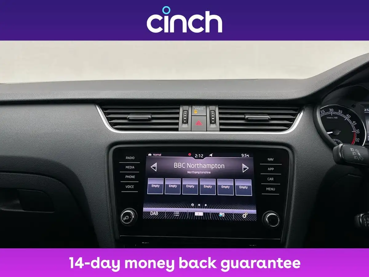 2019-skoda-octavia-16tdi-se-technology-estate-big-11