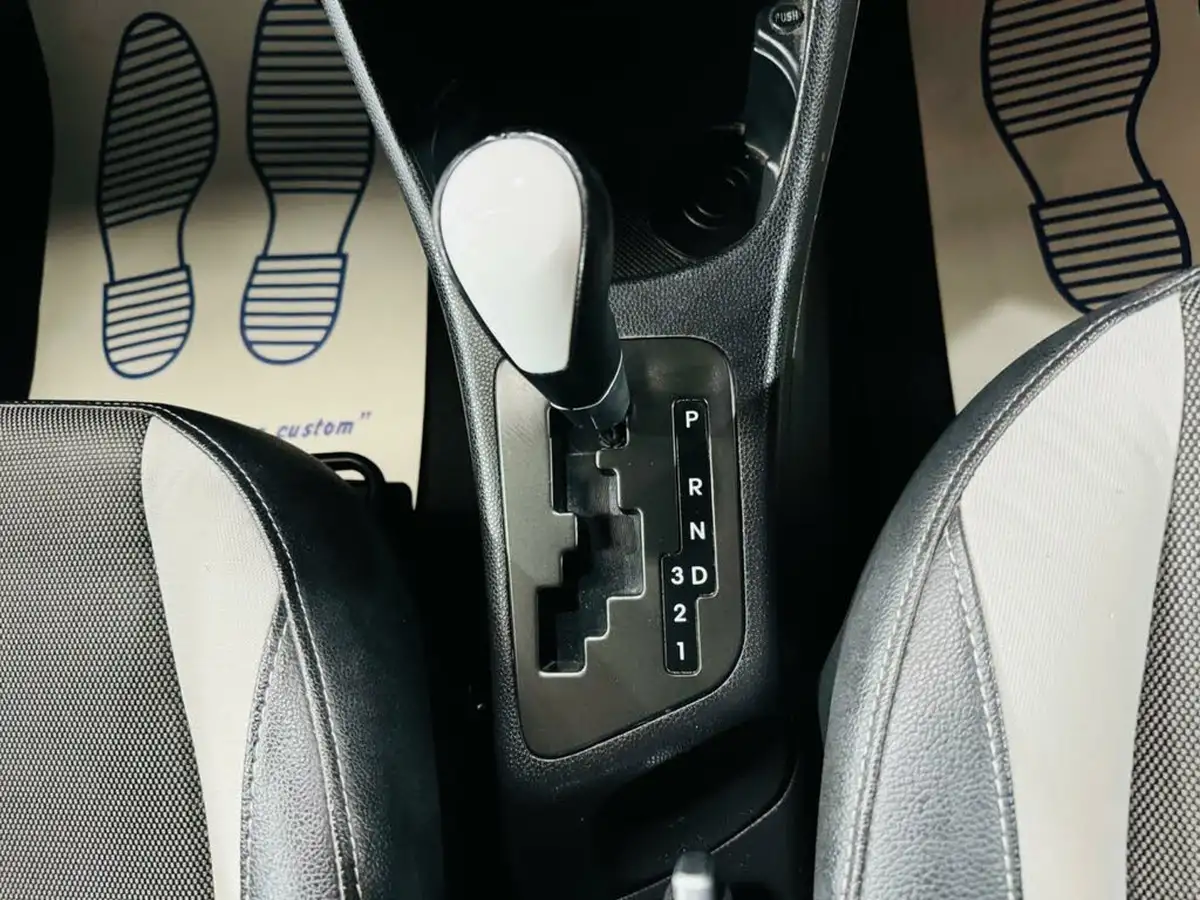 2014-kia-picanto-125-white-auto-big-19