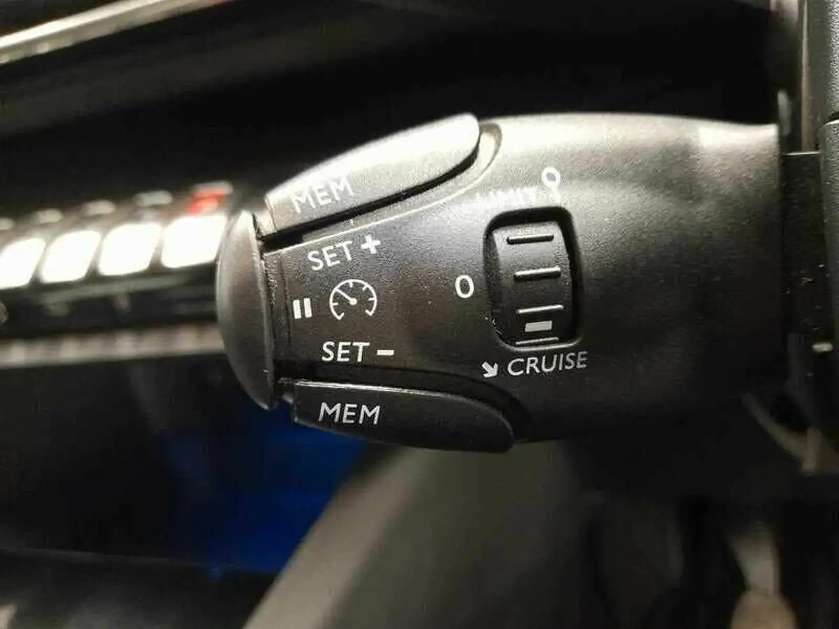 2018-peugeot-3008-suv-16-bluehdi-active-120bhp-big-17