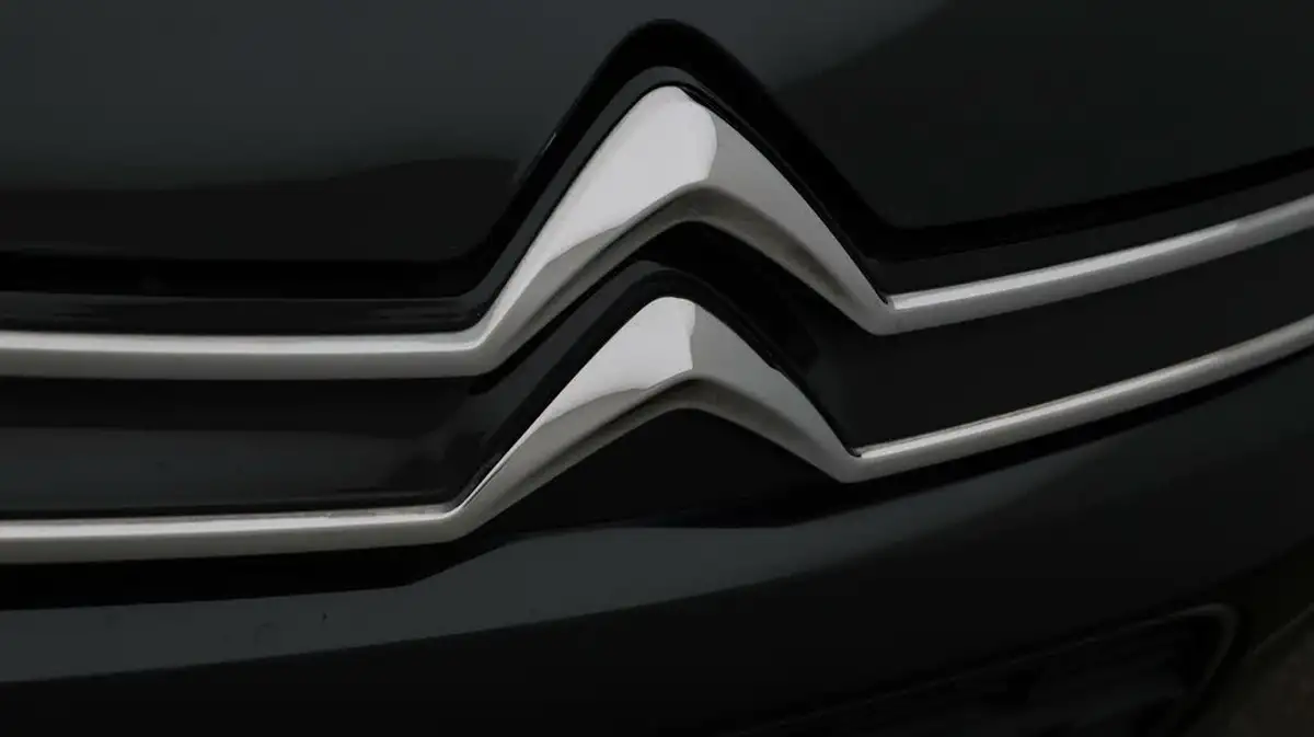 2018-citroen-c4-cactus-12-puretech-flair-110ps-big-24
