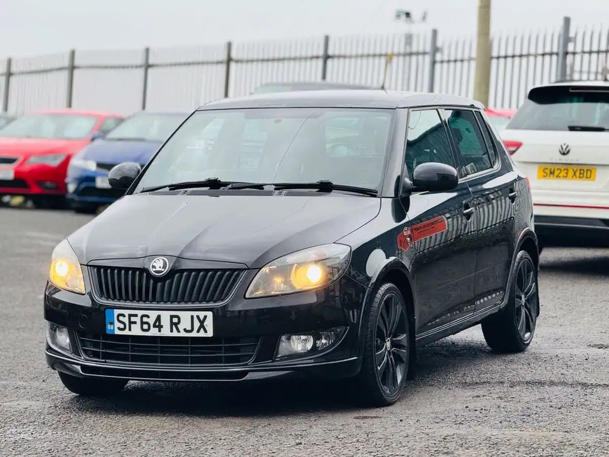 2014-skoda-fabia-12-black-edition-hatchback-big-9