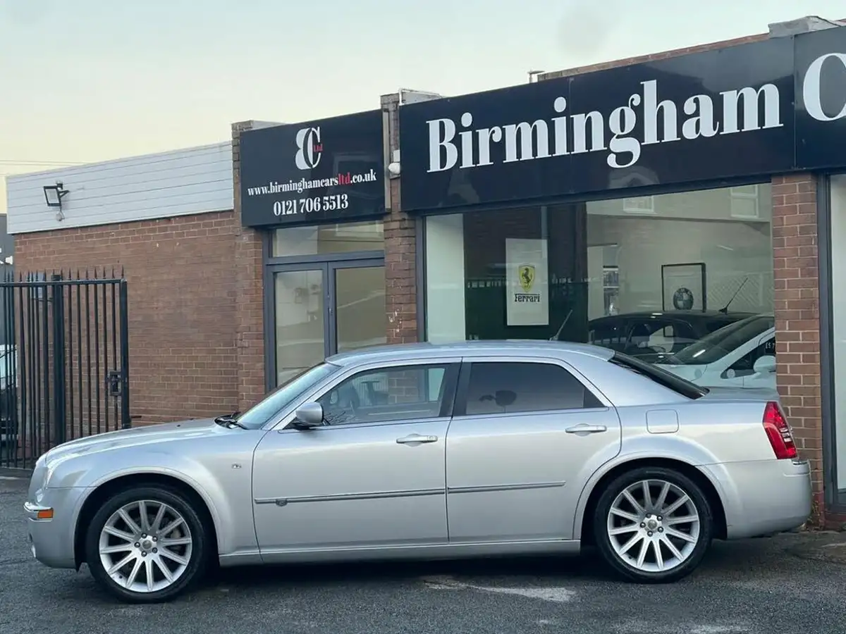 2010-chrysler-300c-30td-srt-design-saloon-4d-big-4
