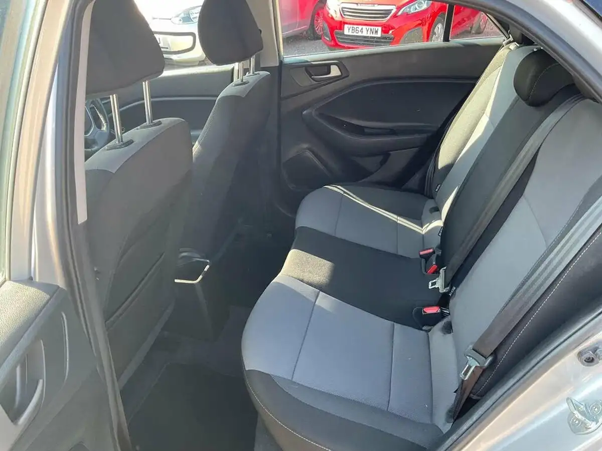 2018-hyundai-i20-12-se-hatchback-5d-big-12
