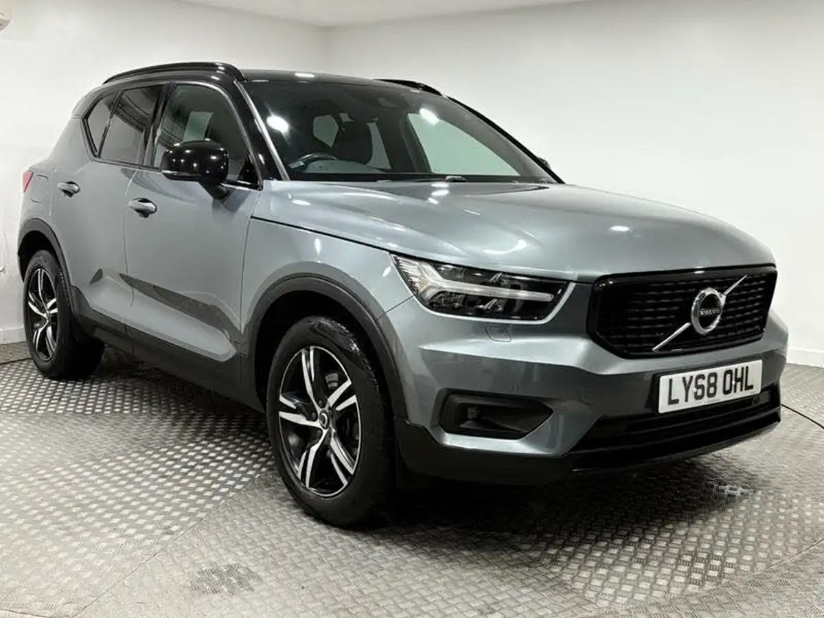 2019-volvo-xc40-20td-d3-r-design-awd-geartronic-big-0