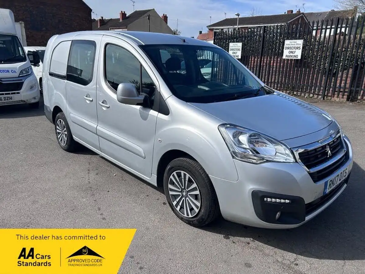 2017-peugeot-partner-16bluehdi-s-l2-744-crewcab-big-0
