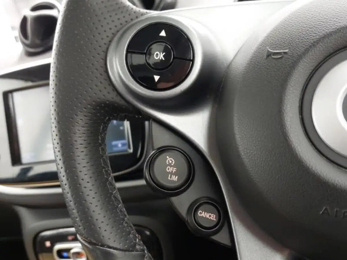 2016-smart-fortwo-10-edition-black-big-17