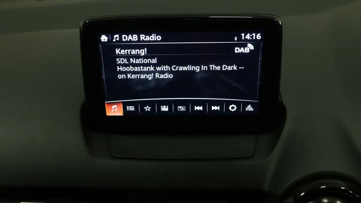 2019-mazda-mazda2-15-se-l-nav-big-10