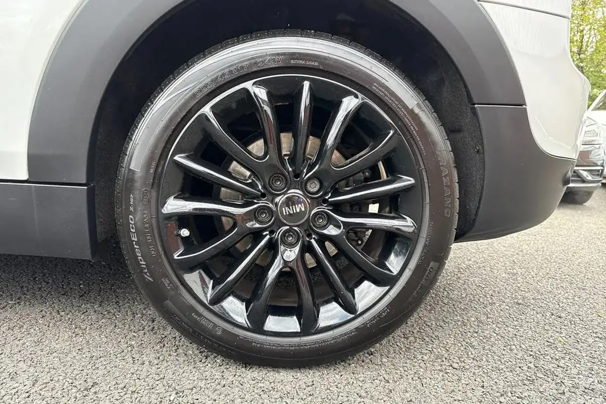 2018-mini-clubman-15-cooper-auto-big-12