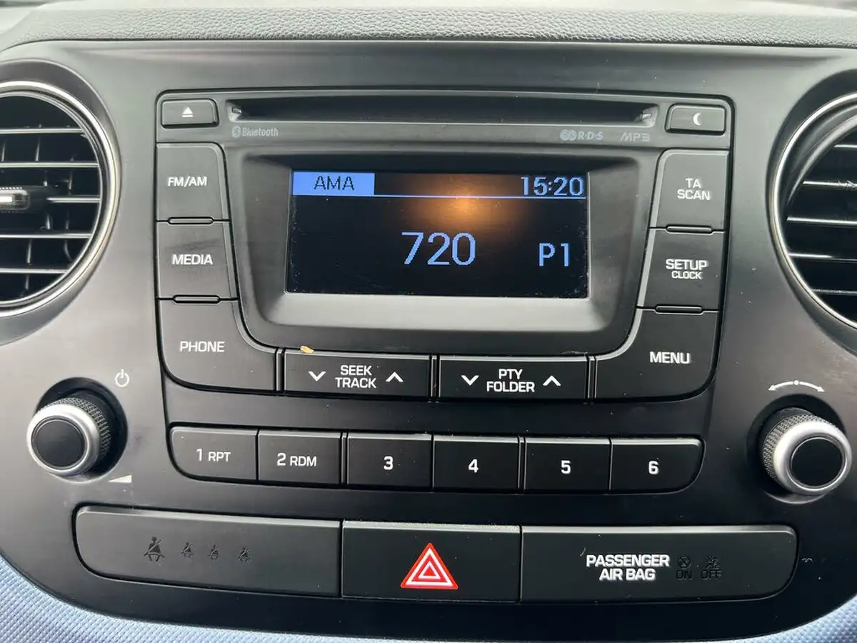 2014-hyundai-i10-10-premium-big-12
