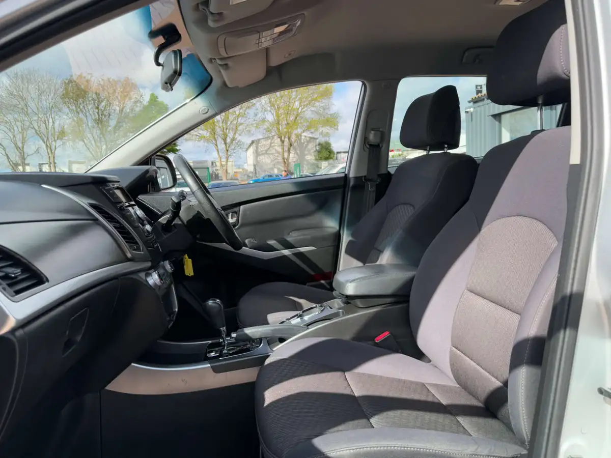 2015-ssangyong-korando-big-16