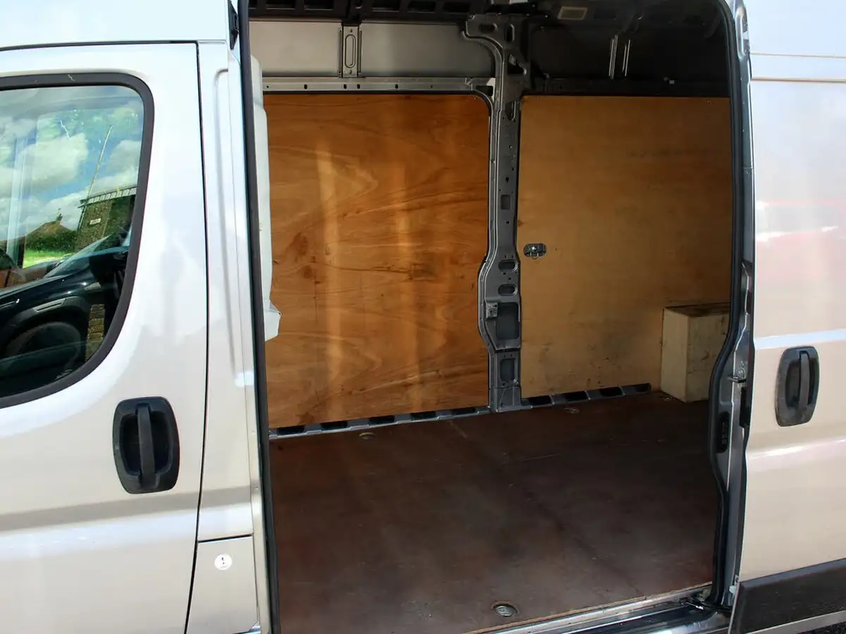2022-citroen-relay-22bluehdi-35-l3h2-enterprise-panel-big-15