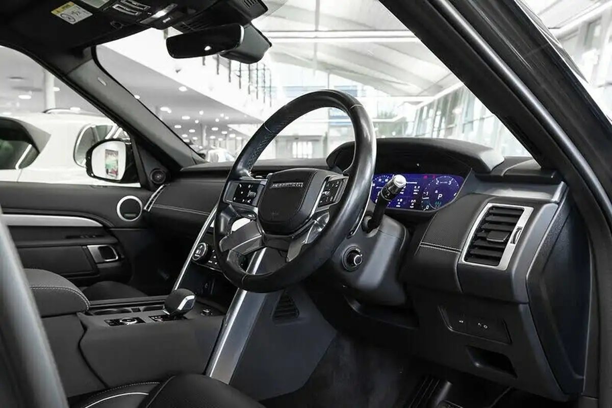 2021-land-rover-discovery-30-d300-r-dynamic-hse-big-2