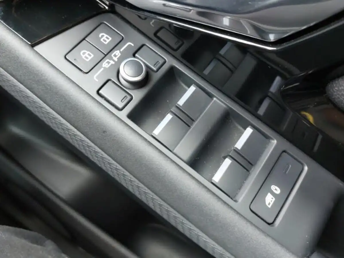 2022-land-rover-range-rover-evoque-15-p300e-r-dynamic-s-big-15