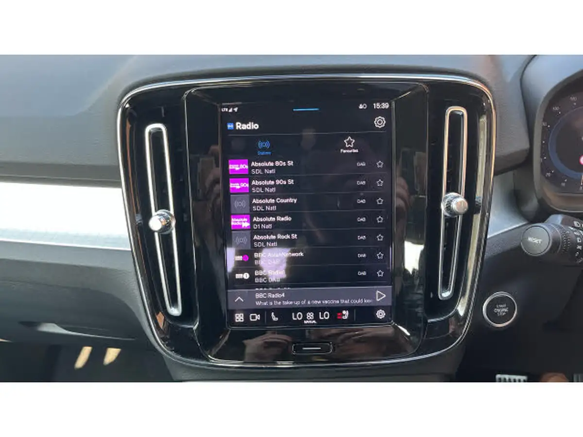 2023-volvo-xc40-20-b3-plus-big-43