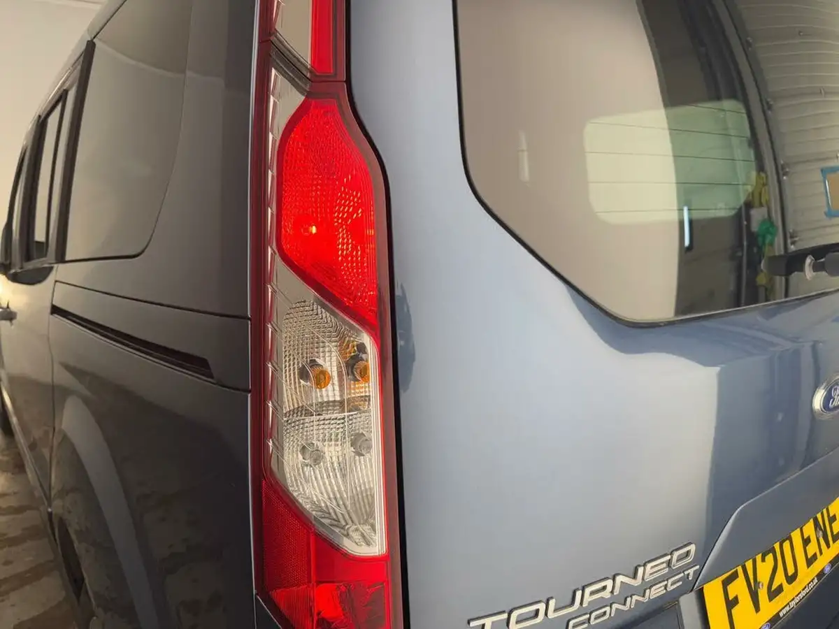 2020-ford-grand-tourneo-connect-15-titanium-powershift-big-35