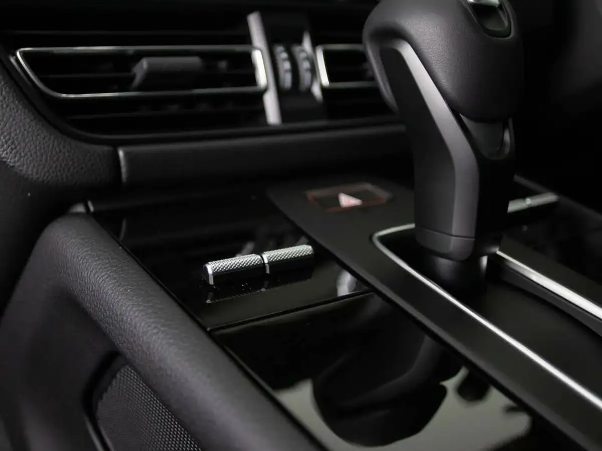 2025-porsche-macan-29-v6-s-big-32