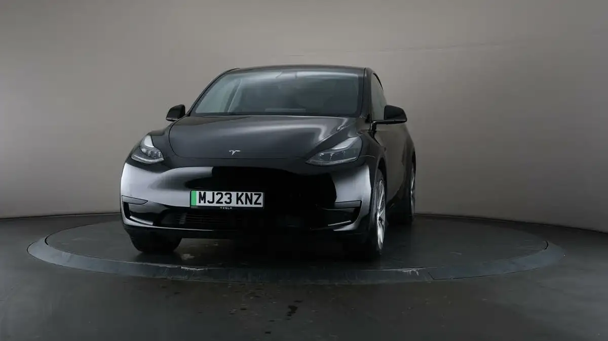 2023-tesla-model-y-e-rwd-big-39
