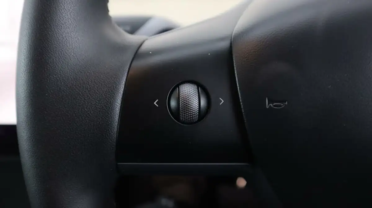 2023-tesla-model-y-e-rwd-big-21