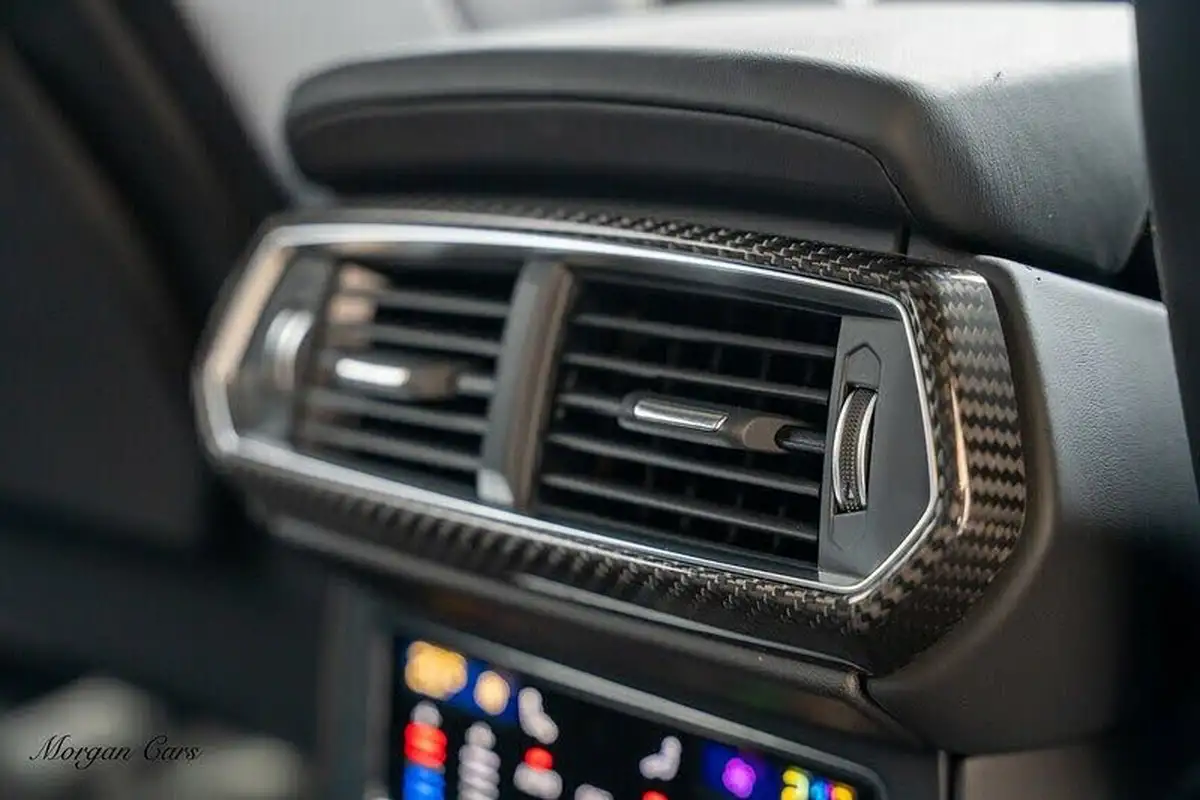 2020-lamborghini-urus-40-no-trim-big-52