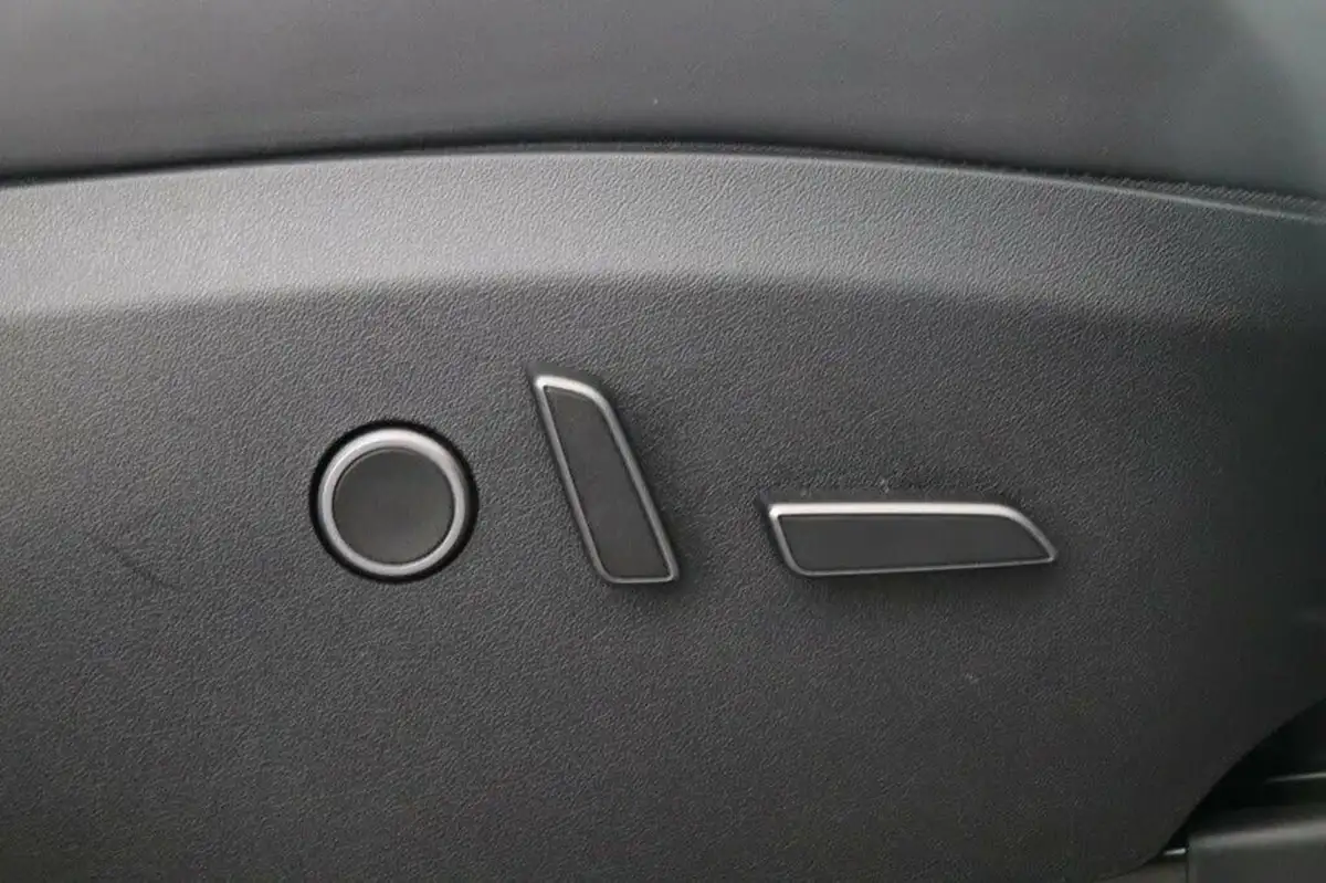 2023-tesla-model-y-e-rwd-big-28