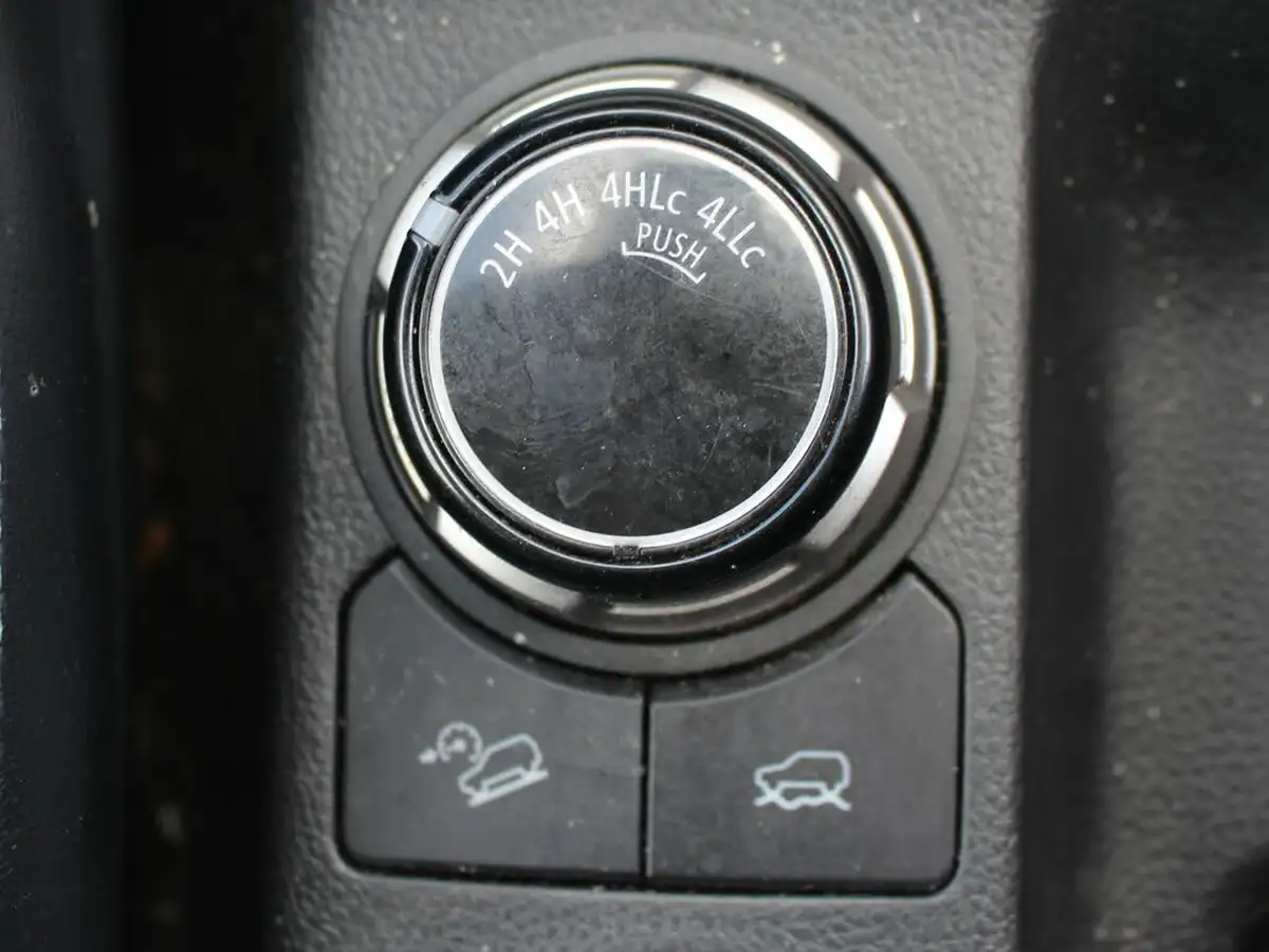 2020-mitsubishi-l200-22di-d-barbarian-auto-big-43