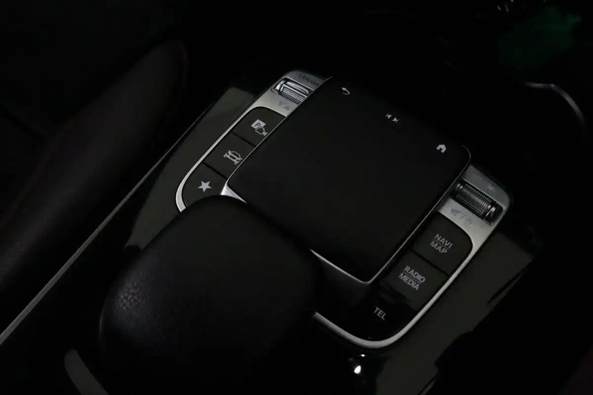 2019-mercedes-benz-a-class-13-a180-amg-line-executive-hatchback-5d-7g-dct-big-19