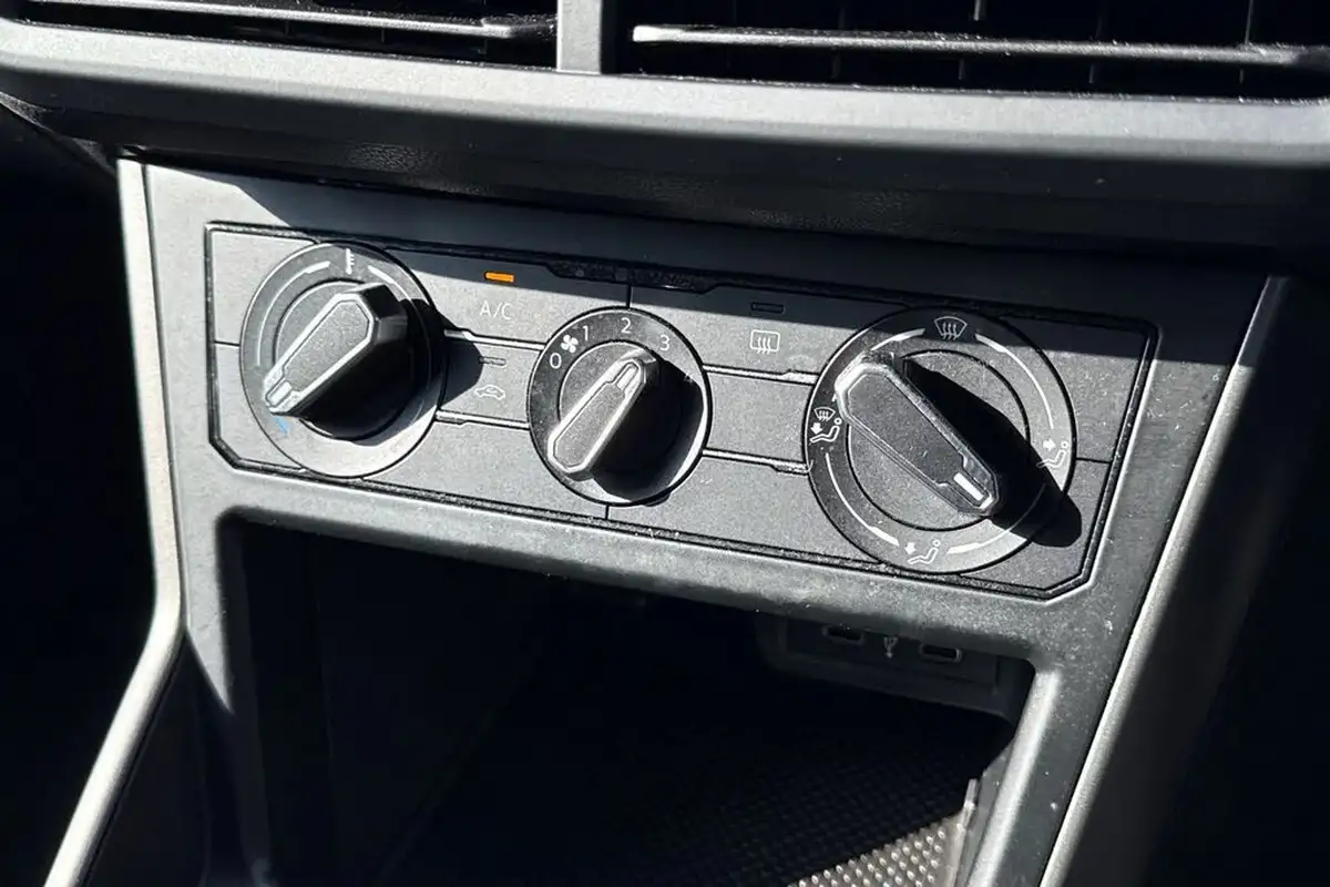2021-volkswagen-polo-10-tsi-match-big-21