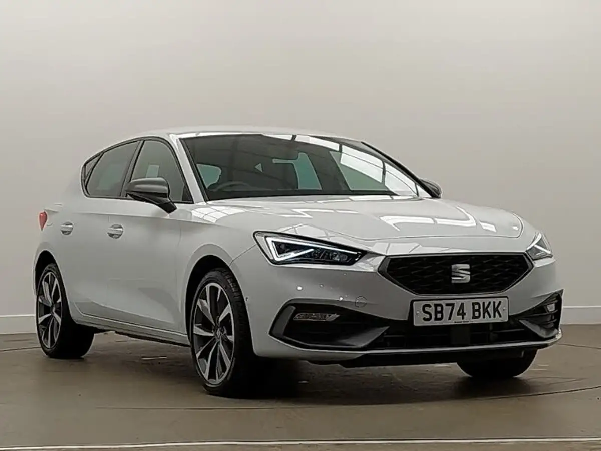 2024-seat-leon-14-e-hybrid-fr-sport-hatchback-big-0
