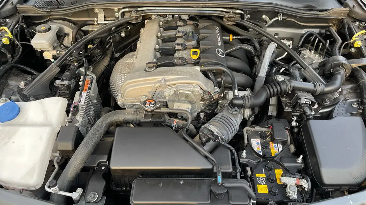 2022-mazda-mx-5-20-sport-tech-convertible-big-15