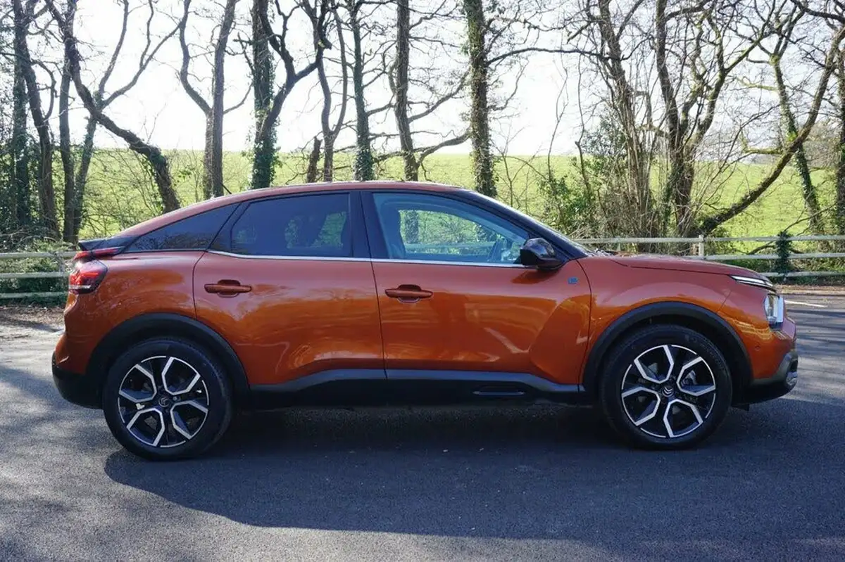 2022-citroen-c4-e-shine-plus-big-12
