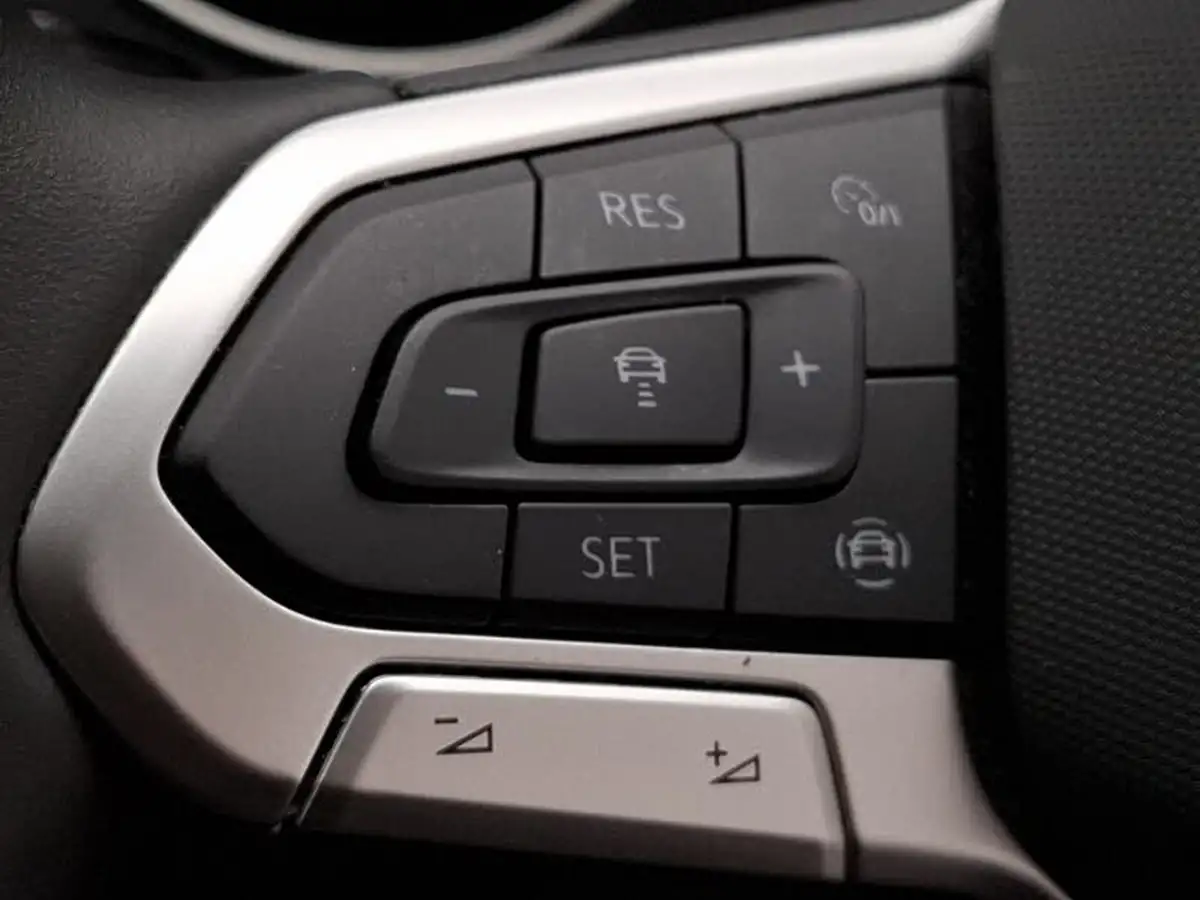 2022-volkswagen-tiguan-15-tsi-life-130ps-big-17