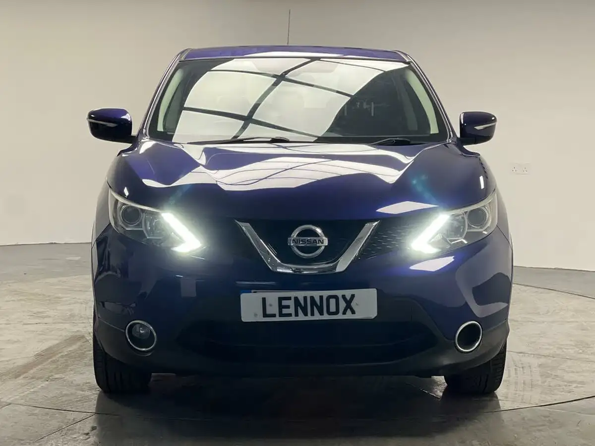 2014-nissan-qashqai-15dci-acenta-big-2