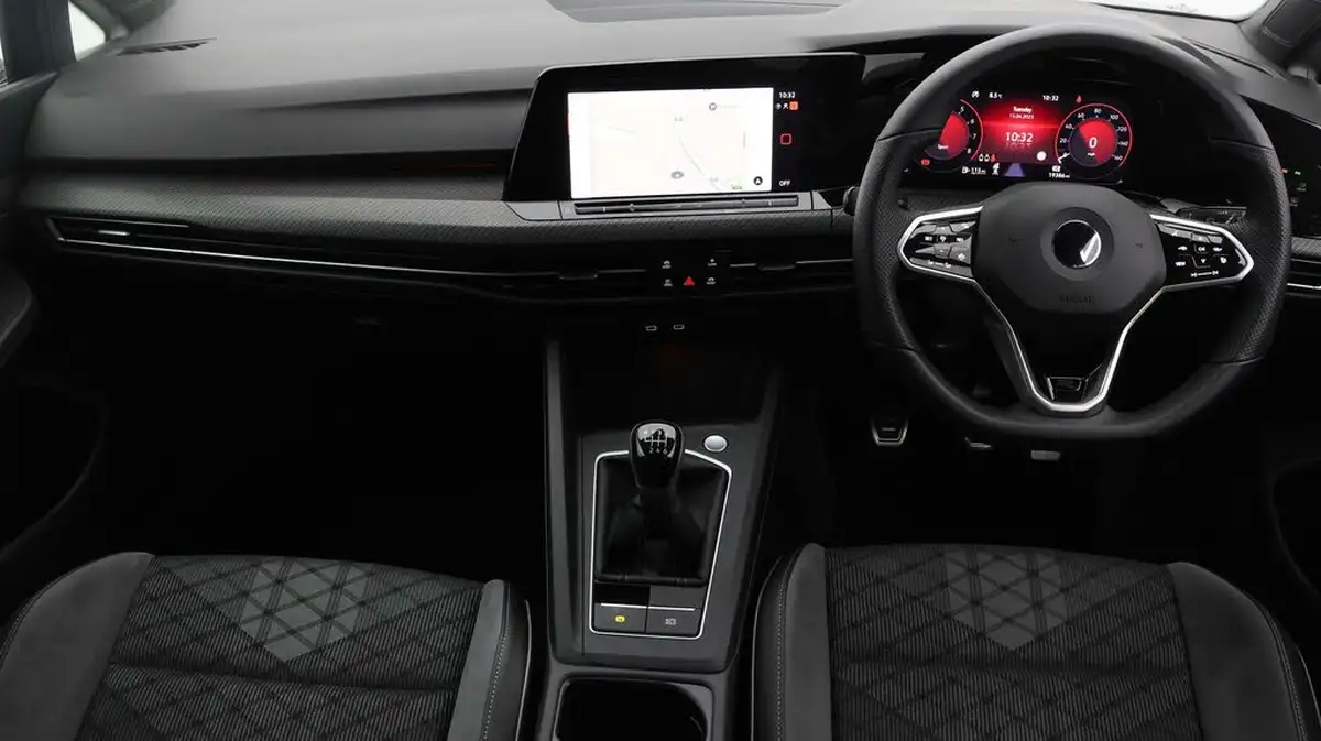 2022-volkswagen-golf-15-tsi-r-line-130ps-hatchback-big-12