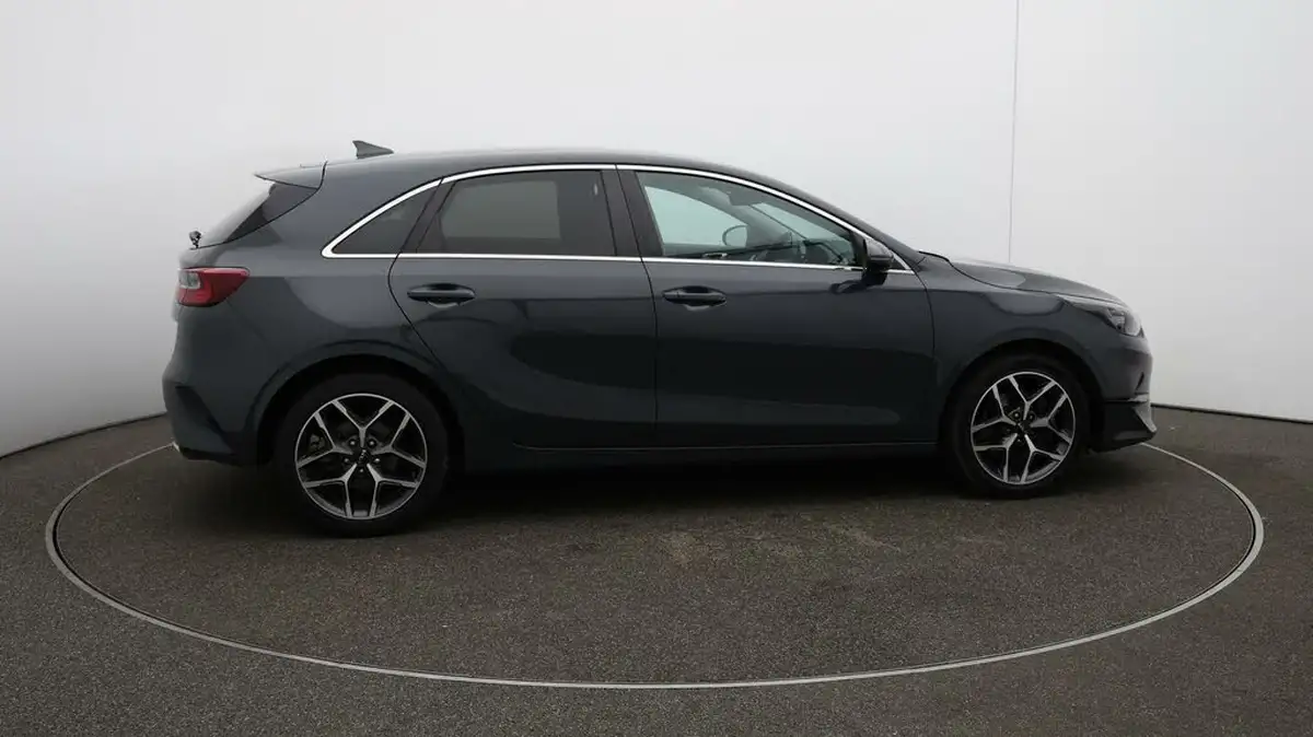 2022-kia-ceed-15-t-gdi-3-hatchback-big-8