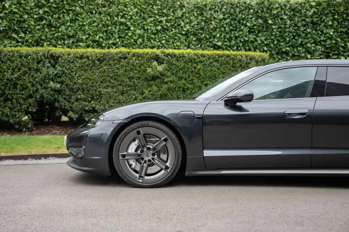 2024-porsche-taycan-e-turbo-sport-turismo-884ps-big-34