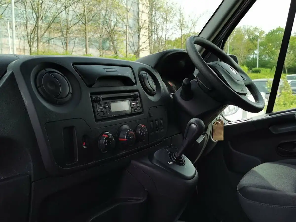2019-renault-master-big-8