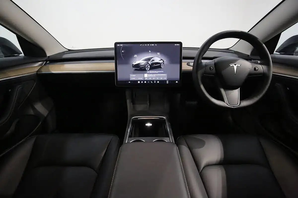 2021-tesla-model-3-e-long-range-4x4-big-1