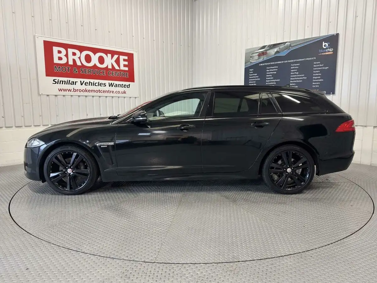 2015-jaguar-xf-22td-r-sport-black-sportbrake-5d-big-4