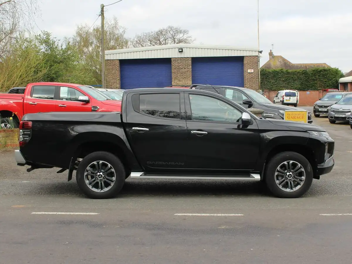 2021-mitsubishi-l200-22di-d-barbarian-big-3