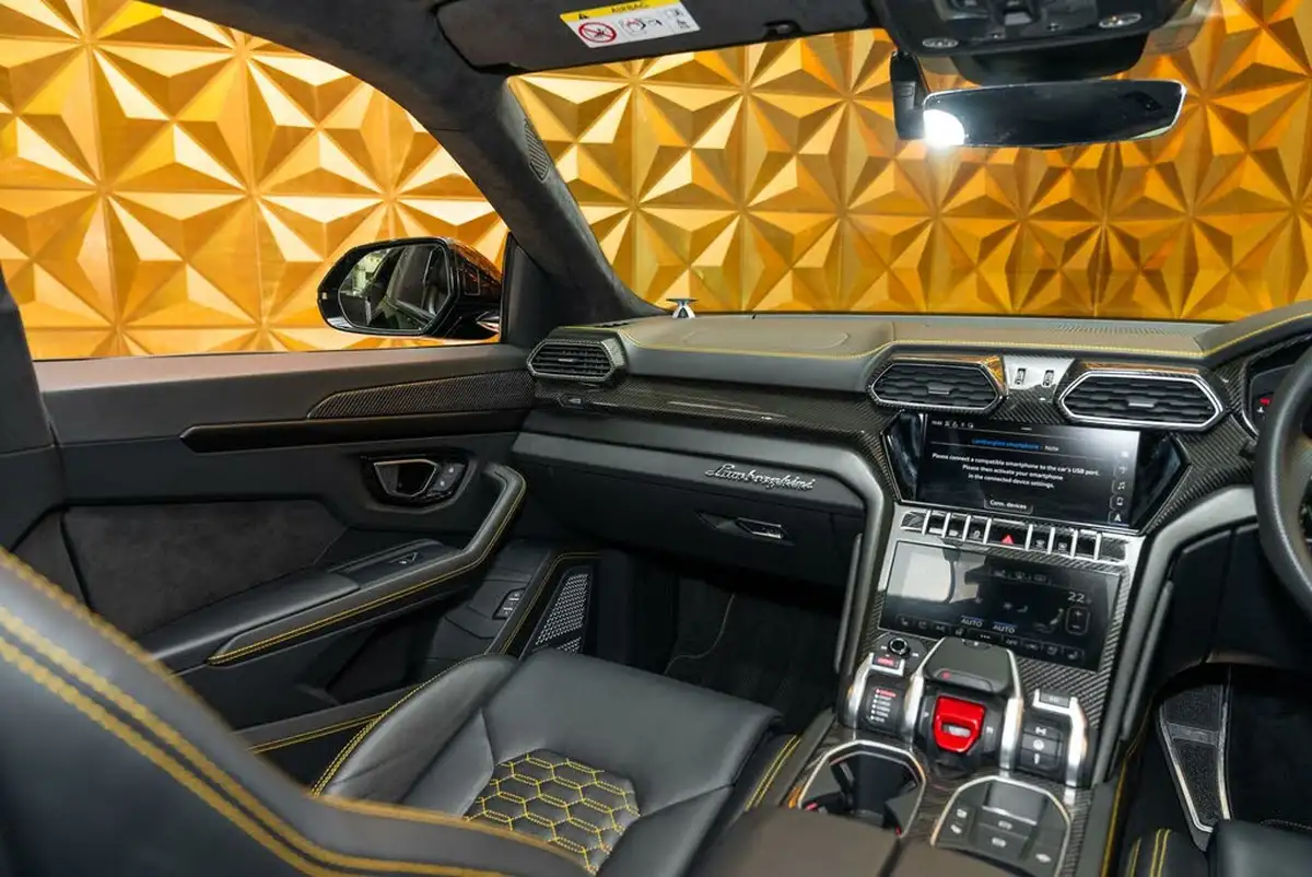 2021-lamborghini-urus-40-no-trim-big-17
