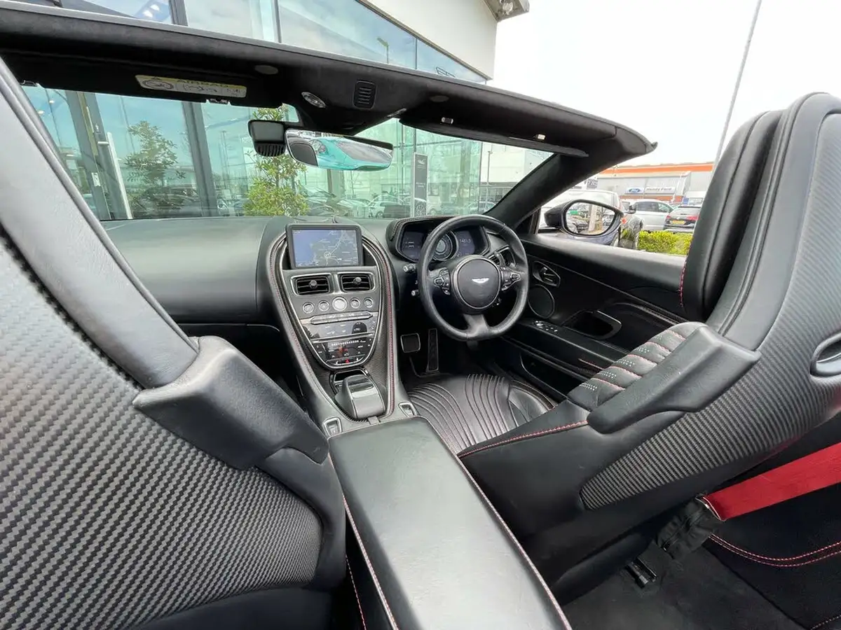 2019-aston-martin-db11-40-v8-big-36