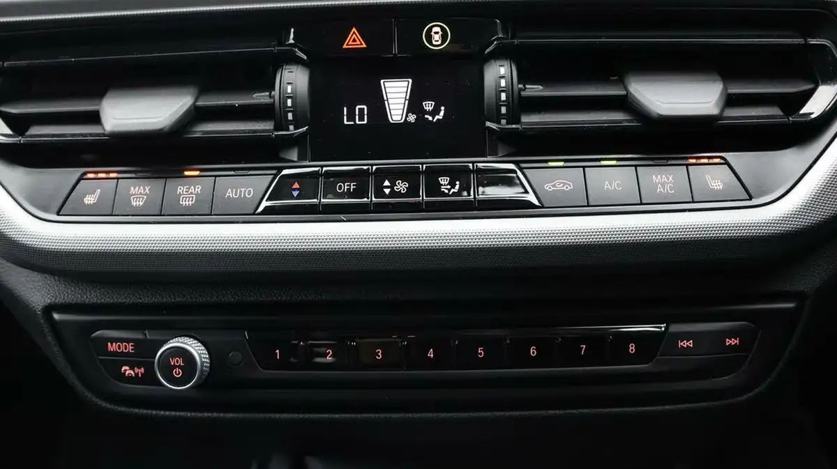 2019-bmw-1-series-15-118i-se-138bhp-5d-big-11