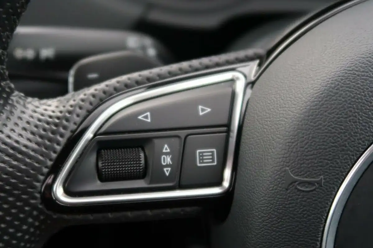 2015-audi-q3-20-quattro-s-line-plus-180ps-ss-tronic-big-32