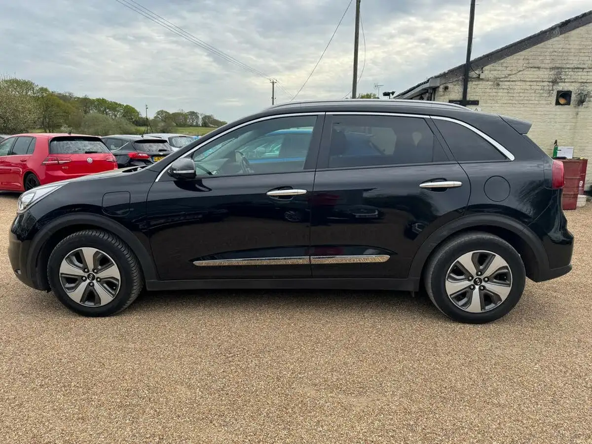 2018-kia-niro-16-gdi-3-156kwh-16-alloy-wheels-big-4