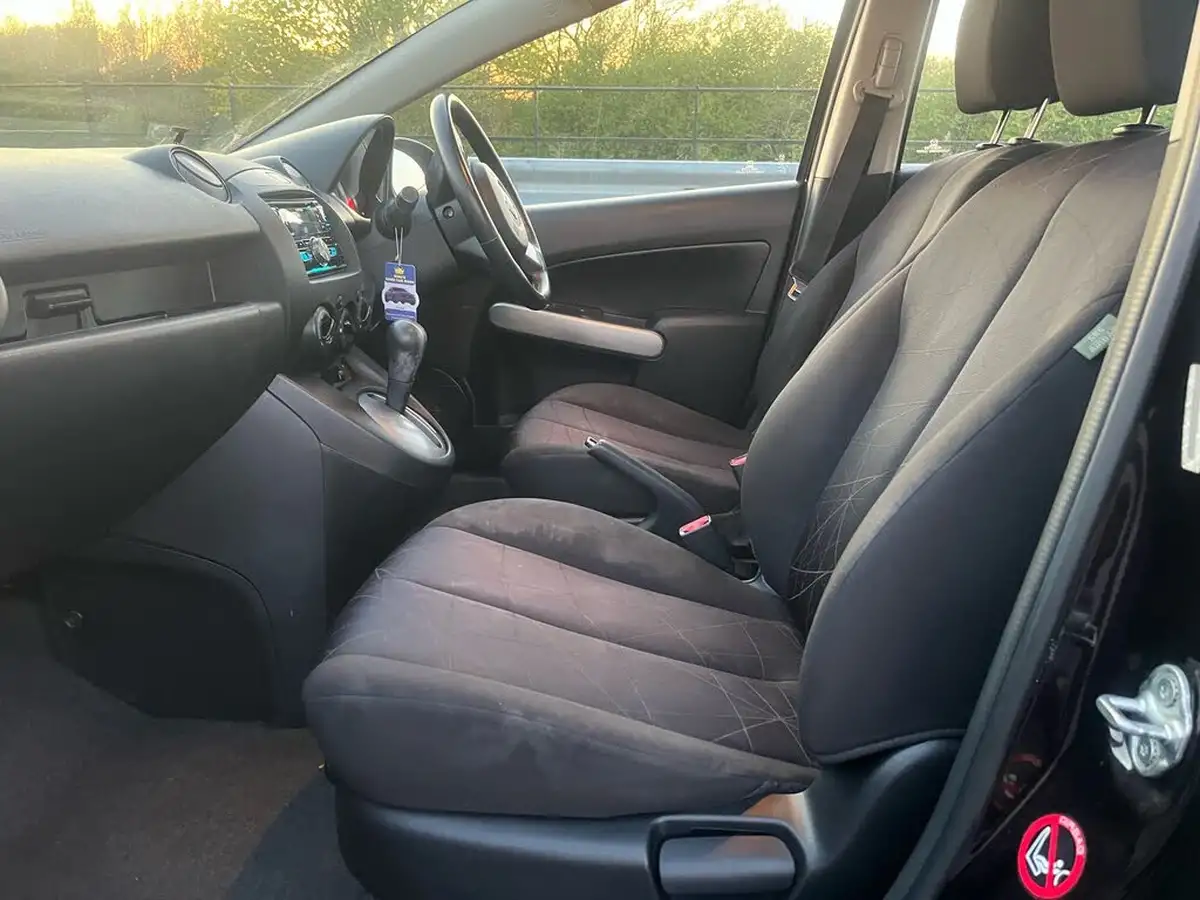 2012-mazda-mazda2-15-ts2-big-14