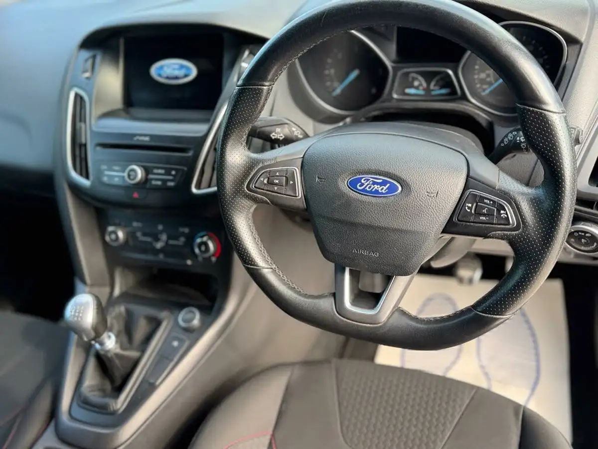 2017-ford-focus-15tdci-st-line-hatchback-big-21