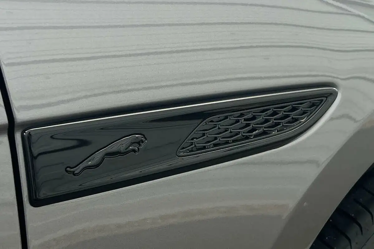 2024-jaguar-f-pace-20-d200-r-dynamic-se-black-90th-anniversary-edition-big-15