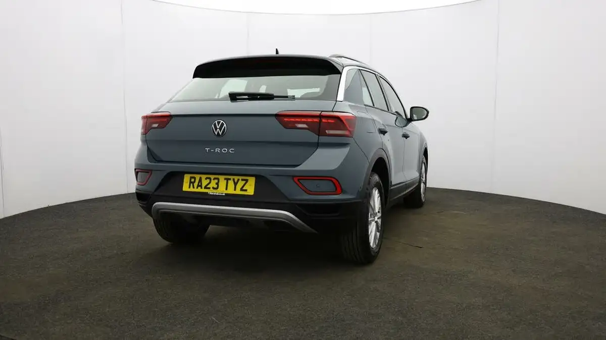 2023-volkswagen-t-roc-10-tsi-life-big-53