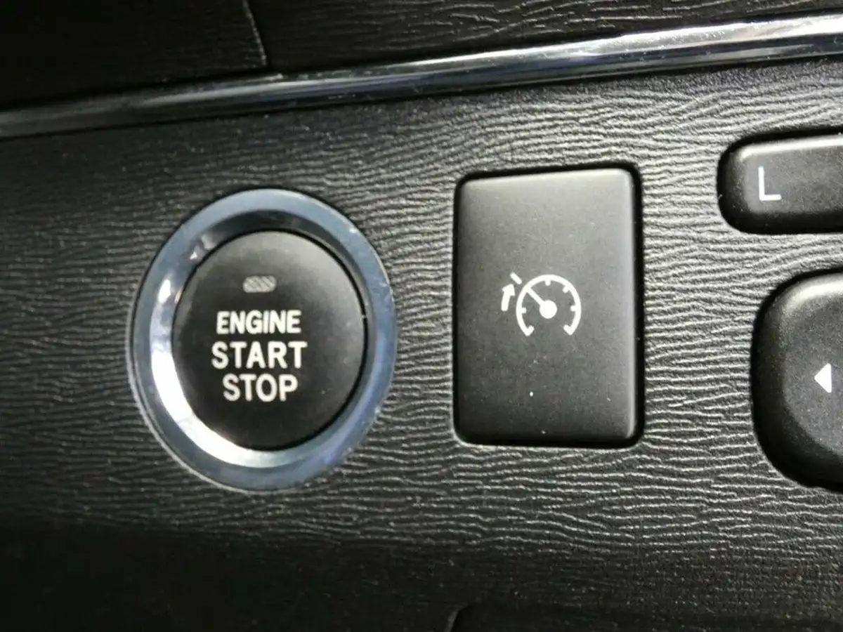 2012-toyota-avensis-20td-t4-saloon-4d-big-67