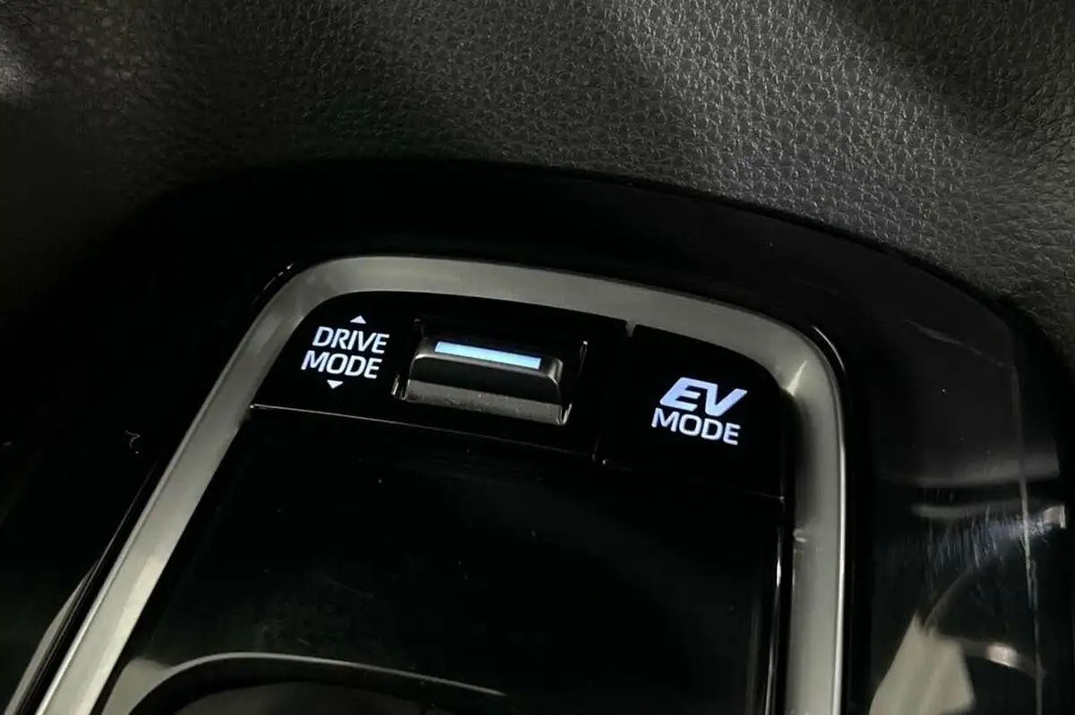 2022-toyota-corolla-18-vvt-i-icon-tech-trk-hatchback-5d-big-32